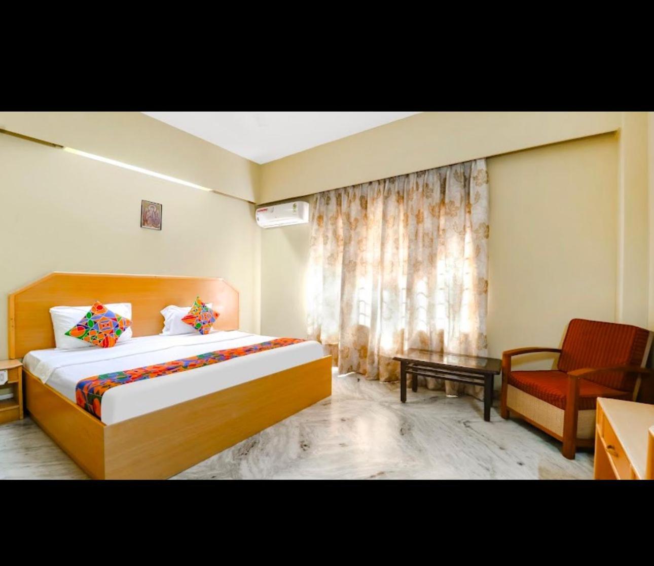 Hotel Sri Sathya Sai Bangalore Buitenkant foto